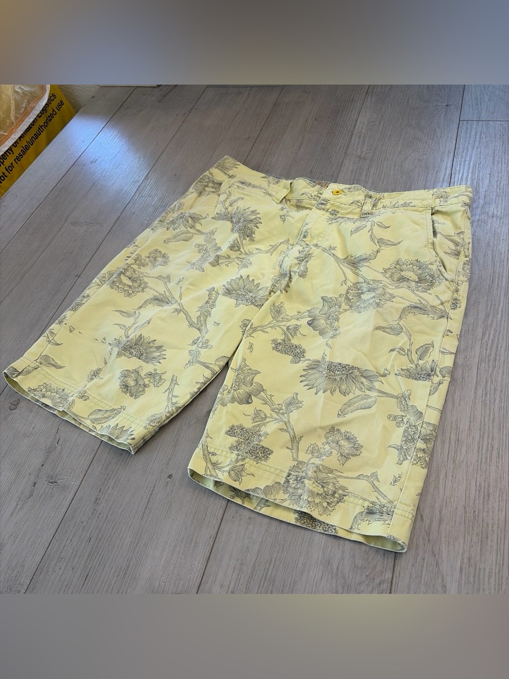 Guess Men's Yellow Floral Print Flat Front Shorts